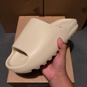 Yeezy Slide Bone No box